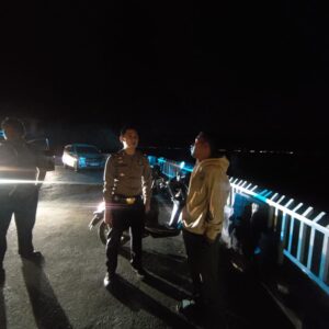 Polsek Parapat Gelar Blue Light Patrol untuk Menjaga Keamanan Malam Hari