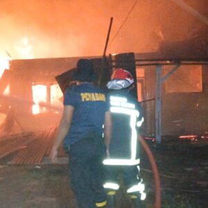 Tiga Unit Rumah Terbakar, Polisi Lakukan Olah Tkp