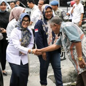 Walikota Pematang Siantar Serahkan 29 Kartu dan Sertifikat UKW Wartawan