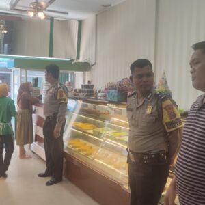 Polsek Padang Hulu Sambangi Karyawan Toko dan Beri Himbauan Kamtibmas