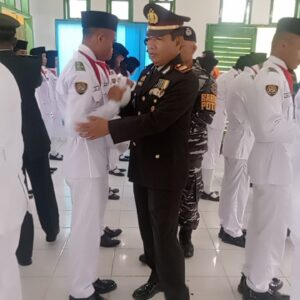 Sambut HUT RI, Kapolsek Bandar Khalifah Hadiri Pengukuhan Paskibra 2024