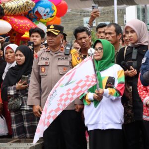 Wakapolres Pematangsiantar Dampingi Walikota Pelepasan Cabor Balap Sepeda Grup B Putri Jarak Pendek PON XXI