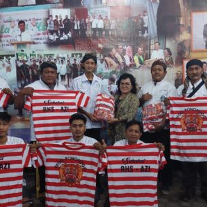 Simalungun Sebagai Miniatur Indonesia, Ketua TP PKK Ny Ratnawati Radiapoh Hasiholan Sinaga Serahkan Baju Reog Ponorogo ke KRJPS DPD Kabupaten Simalungun