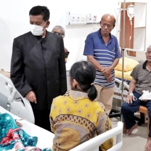 Sambangi RSUD Tuan Rondahaim Saragih, Bupati Simalungun Besuk Pasien dan Apresiasi Pelayanan dan Kebersihan