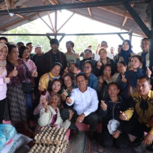 Bupati Simalungun Radiapoh Hasiholan Sinaga Kunjungi Masyarakat Korban Kebakaran di kota Parapat
