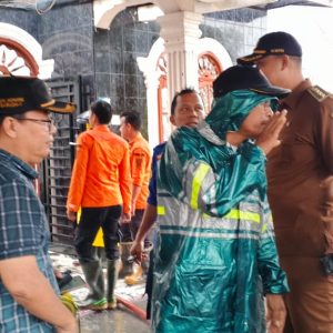 Kebakaran Satu Unit Rumah di Jalan Kain Batik, Kapolsek Siantar Utara Pimpin Cek TKP