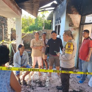 Kebakaran Rumah dan Dapur di Jalan Mata Air Gang Dosroha, Polsek Sianțar Selatan Cek TKP