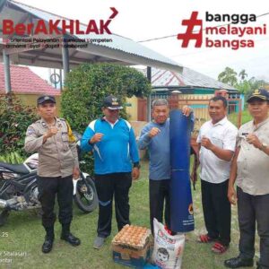 Polsek Siantar Martoba Sampaikan Bantuan kepada Masyarakat Kelurahan Setia Negara Terdampak Angin Kencang