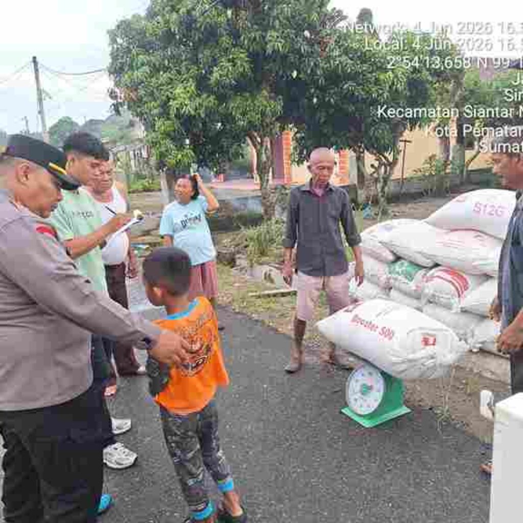 Kapolsek Siantar Marihat Dampingi Penjualan Jagung Petani Binaan ke Bulog Cabang Pematangsiantar