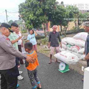 Kapolsek Siantar Marihat Dampingi Penjualan Jagung Petani Binaan ke Bulog Cabang Pematangsiantar