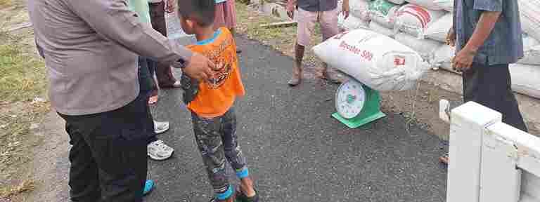 Kapolsek Siantar Marihat Dampingi Penjualan Jagung Petani Binaan ke Bulog Cabang Pematangsiantar