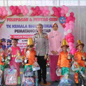 Kapolres Pematangsiantar Hadiri Pentas Seni dan Pelepasan Murid TK Kemala Bhayangkari 06