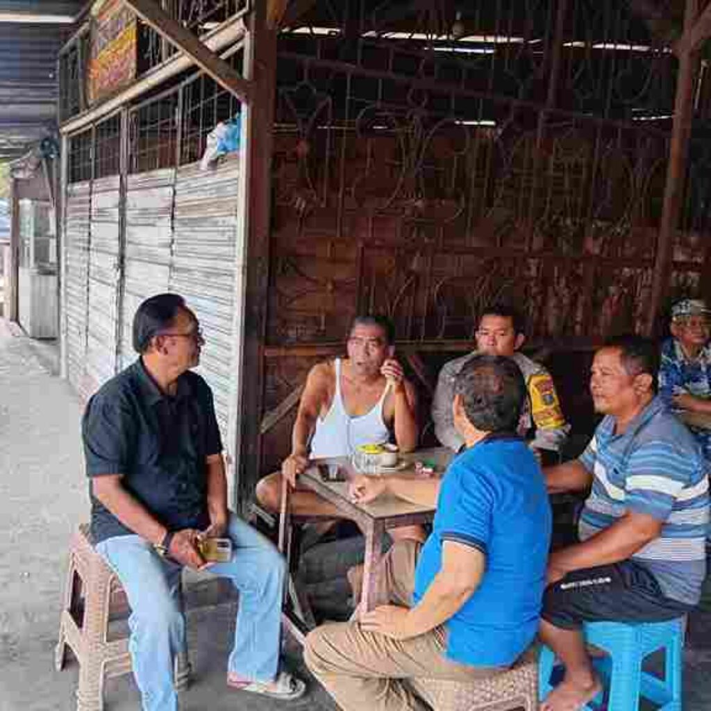 Sampaikan Pesan Kamtibmas, Bhabinkamtibmas Polsek Siantar Timur Sambang Kamtibmas kepada Warga