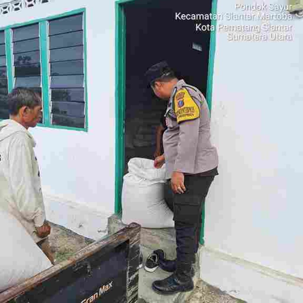 Polsek Siantar Marihat Dampingi Penjualan 450 Kg Hasil Panen Jagung Petani Binaan ke Bulog