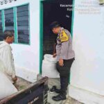 Polsek Siantar Marihat Dampingi Penjualan 450 Kg Hasil Panen Jagung Petani Binaan ke Bulog