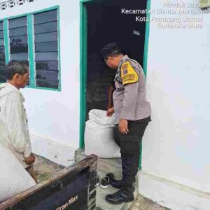 Polsek Siantar Marihat Dampingi Penjualan 450 Kg Hasil Panen Jagung Petani Binaan ke Bulog