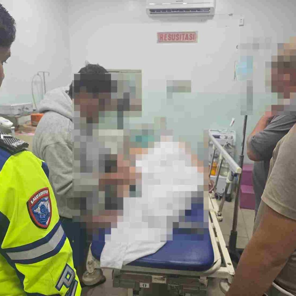 Unit Gakkum Sat Lantas Polres Pematangsiantar Cek TKP Laka Lantas di Jalan Besar Sidamanik