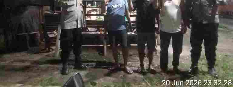 Polsek Siantar Marihat Laksanakan SALING di Pos Kamling Saat Jaga Malam