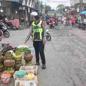 Sat Lantas Polres Pematangsiantar Laksanakan Dikmas Lantas Penling – Penluh di Jalan di Pasar Dwikora
