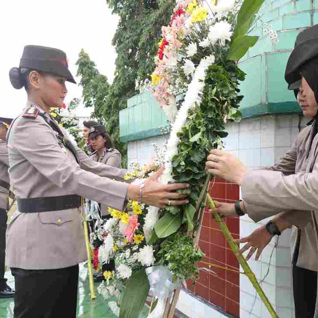 Sambut HUT Bhayangkara Ke 80 Tahun 2026, Polres Pematangsiantar Ziarah dan Tabur Bunga di Taman Makam Pahlawan