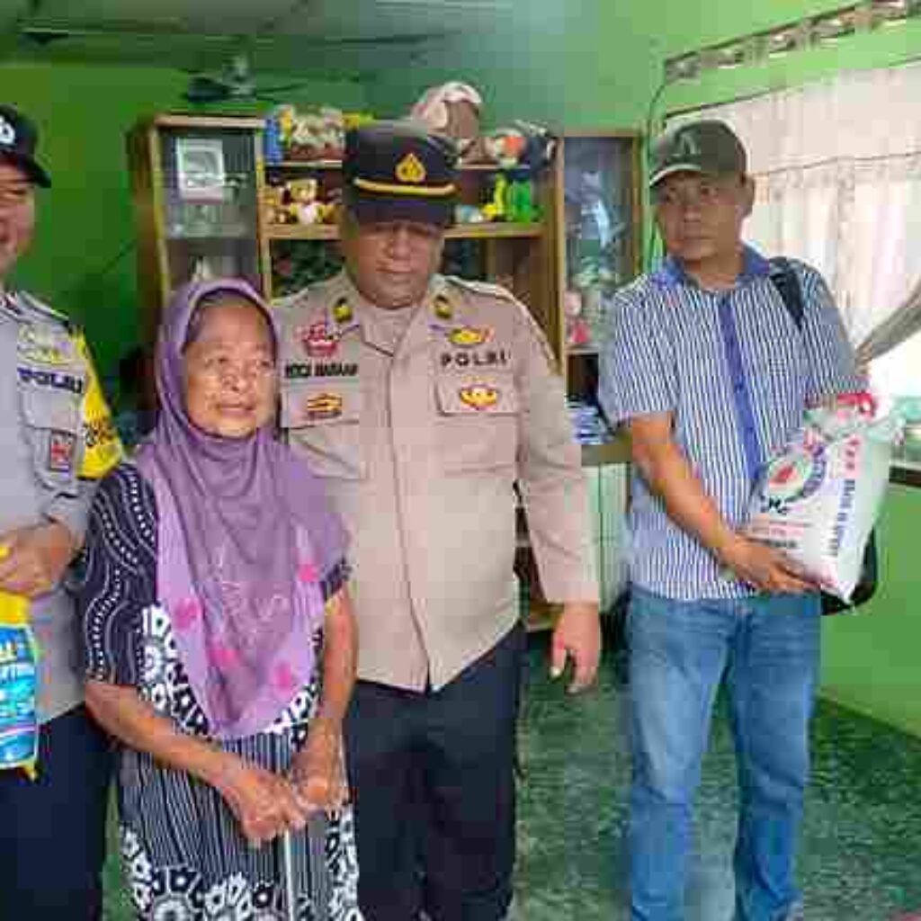 Sambut HUT Bhayangkara Ke 80, Polsek Sianțar Martoba Berikan Bansos Kepada Warga Membutuhkan