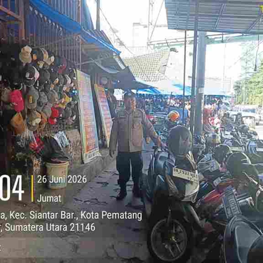 Polsek Siantar Barat Laksanakan Patroli Jalan Kaki Sore Hari di Pasar Horas Antisipasi 3C 