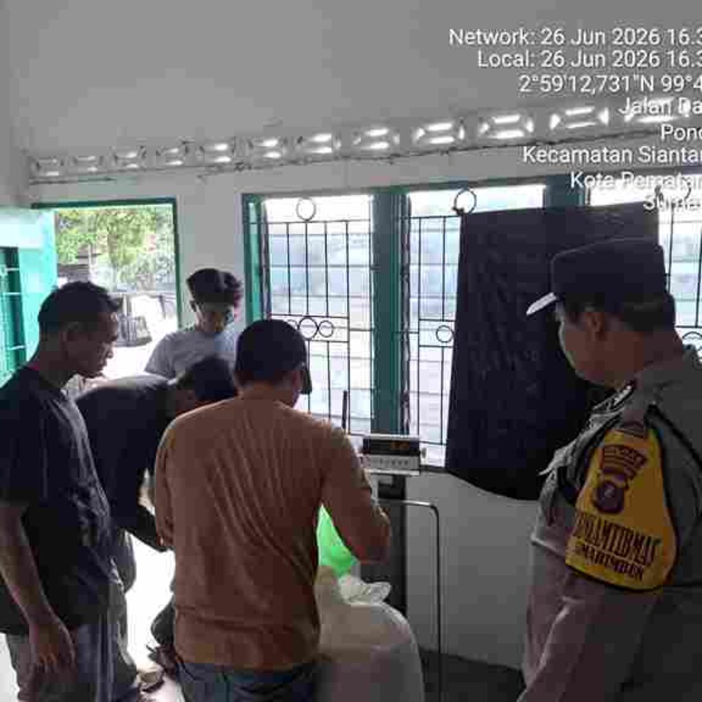 Polsek Siantar Marihat Dampingi Petani Binaan Jual 1,5 Ton Hasil Panen Jagung ke Bulog Cabang Pematangsiantar
