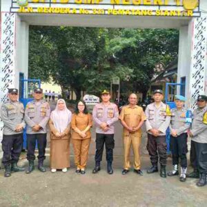 Kapolsek Siantar Timur Police Go To School di SMP Negeri 1