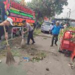 Polsek Siantar Martoba Ikuti Gotong Royong Bersama Warga di Jalan Tangki