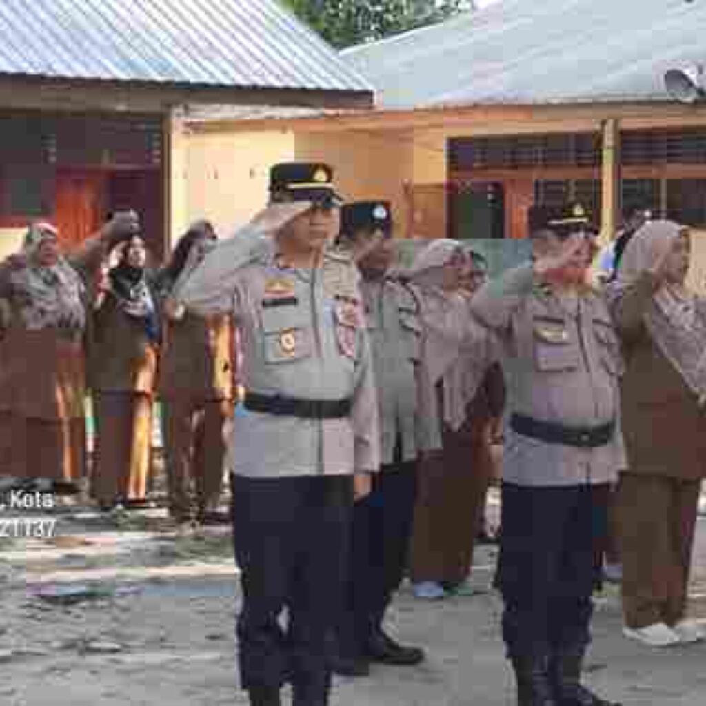 Polri Peduli Pendidikan, Wakapolres Pematangsiantar Pembina Upacara Bendera di SMPN 9