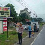 Tekan Angka Kecelakaan, Sat Lantas Polres Simalungun Pasang Rambu Rawan Laka di Jalur Pematangsiantar–Saribudolok