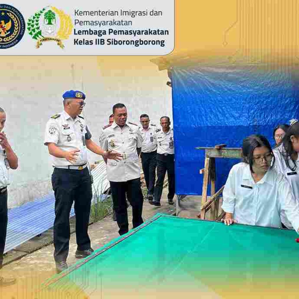 Dukung Program Ketahanan Pangan, Kalapas Siborongborong Tinjau Pengerjaan Kandang Ayam Petelur “Lasibor Farm”