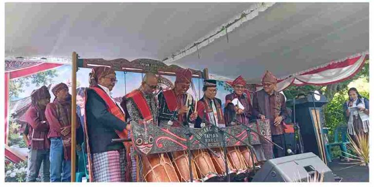 Bukan Sekadar Tradisi Mandi, Marpangir Punya Filosofi Harmoni dengan Alam